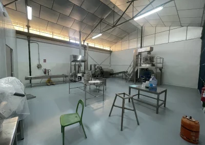 Nave industrial para la producción de alimentos en masa frita.